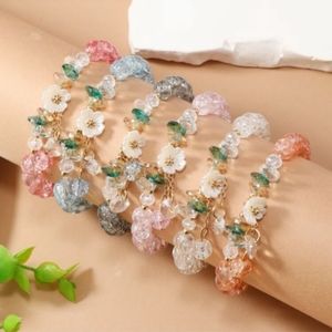 🤍 NWT Glass Beaded Flower Bracelets 🤍